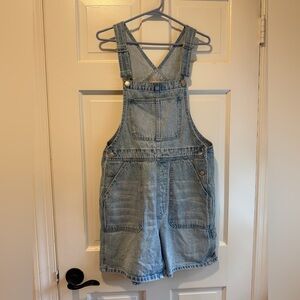 Madewell Light Wash Denim Short Overalls Size M Classic Bib Shortalls